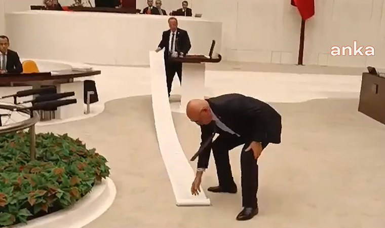 Cevdet Akay, TBMM'de Türkiye'de yakalanan uluslararası çete liderlerinin 20,5 metrelik listesini açtı