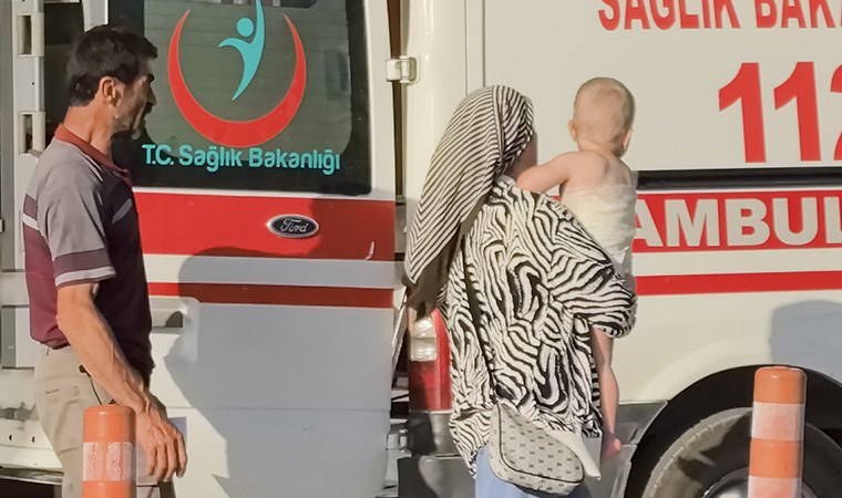1,5 yaşındaki çocuğun üzerine çaydanlıktaki kaynar su devrildi