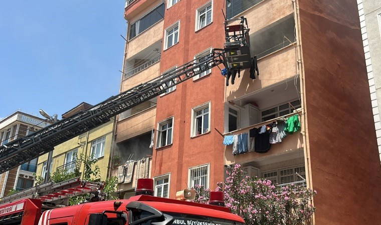 Kartal'da 7 katlı binada yangın: Bir kişi mahsur kaldı!