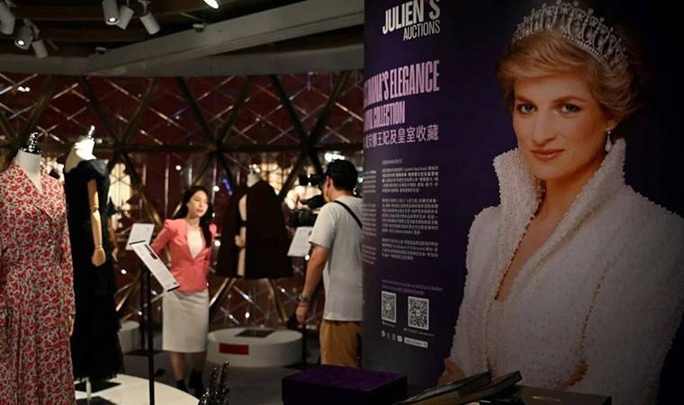 Prenses Diana'nın eşyaları açık artırmada rekor fiyata satıldı