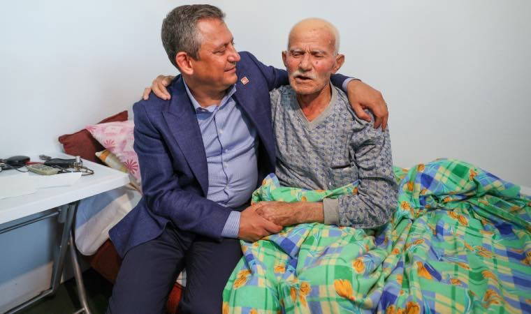 CHP Genel Başkanı Özgür Özel, en yaşlı CHP'liyi ziyaret etti