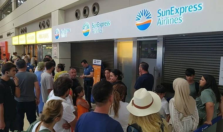 Antalya’da işçi eylemi uçuşları ertelettirdi