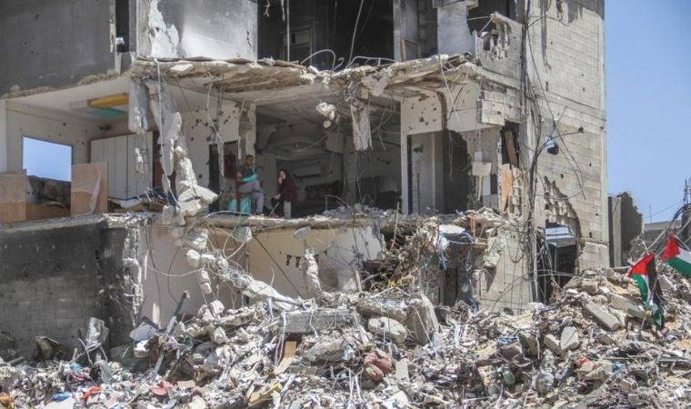 İsrail savaş uçakları bu gece Gazze Şeridi'nde bir mülteci kampını bombaladı