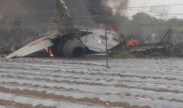 Hindistan Hava Kuvvetlerine ait Su-30MKI tipi savaş uçağı düştü