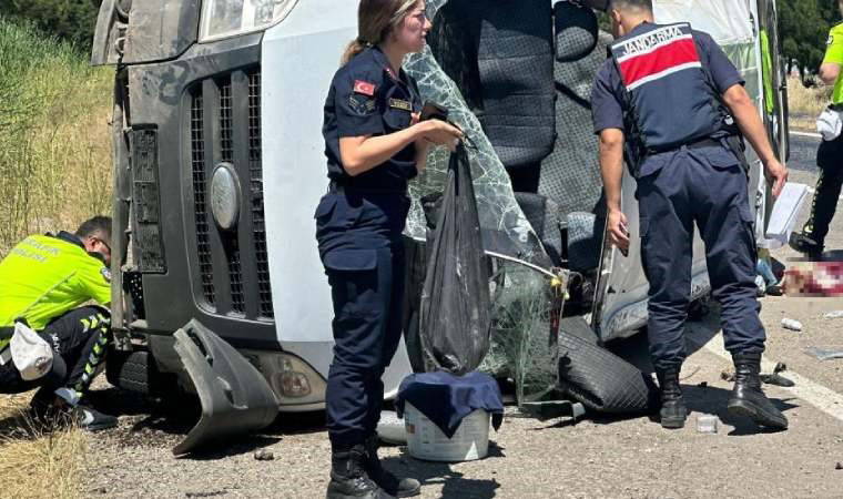 Diyarbakır'da mevsimlik işçilerini taşıyan minibüs devrildi: 7 yaralı