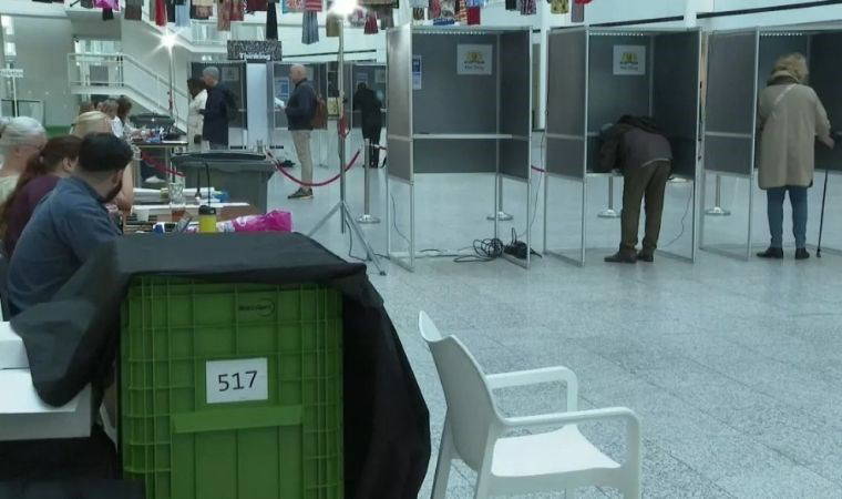 Hollanda'da AP oylaması başladı