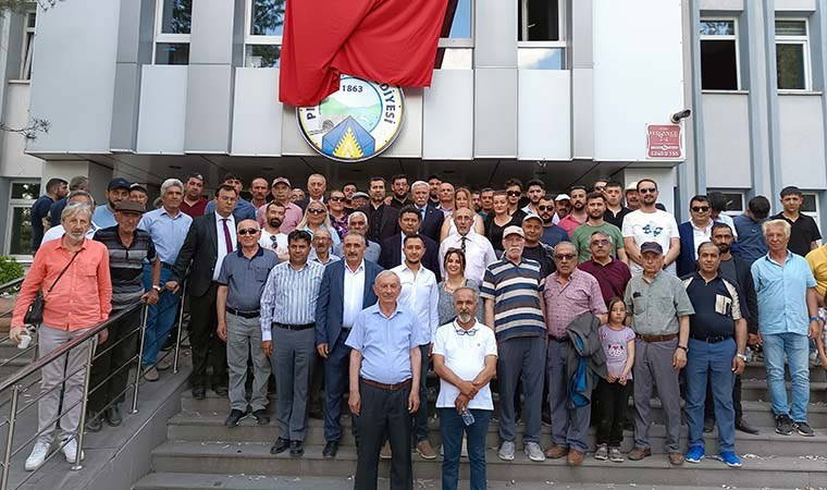 Pınarbaşı'nda yenilenen seçimi kazanan CHP'li Deniz Yağan mazbatasını aldı