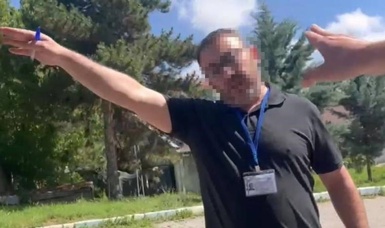 Okul görevlisi, YKS'yi takip eden gazetecilere müdahale etti