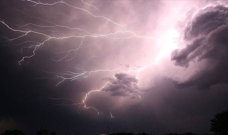 Bangladeş'te yıldırım isabet etmesi sonucu 6 kişi hayatını kaybetti