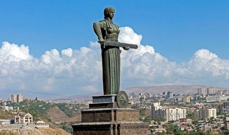 Kadınlar ülkesi olarak biliniyor: Ülkenin 3'te 2'si kadın