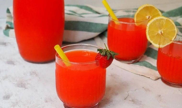 İçinizi ferahlatacak enfes lezzet: Çilekli limonata tarifi...