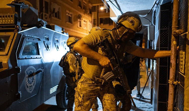 Son Dakika... Bakan Ali Yerlikaya il il açıkladı... 'Dolandırıcılık ve çocuk müstehcenliği' operasyonu: Onlarca gözaltı!