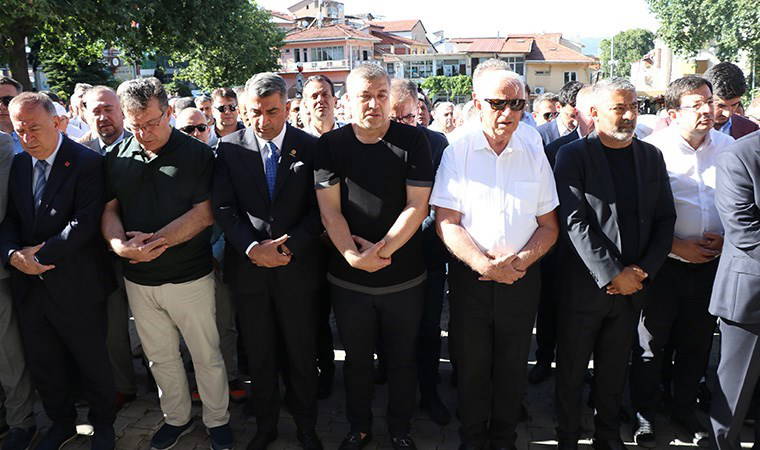 Çok sayıda siyasi isim yanında oldu: Gazeteci İsmail Küçükkaya'nın annesinin cenazesi defnedildi