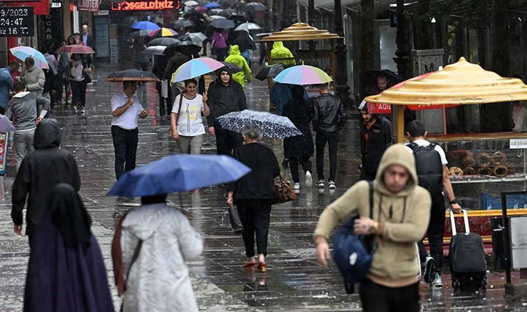 AKOM'dan İstanbul için sağanak uyarısı: Saat verildi!