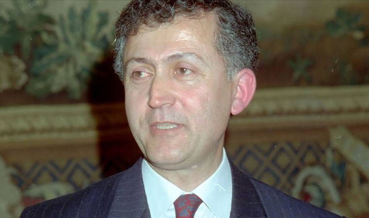 Fikirleri ile yaşıyor: Ahmet Taner Kışlalı 85 yaşında!