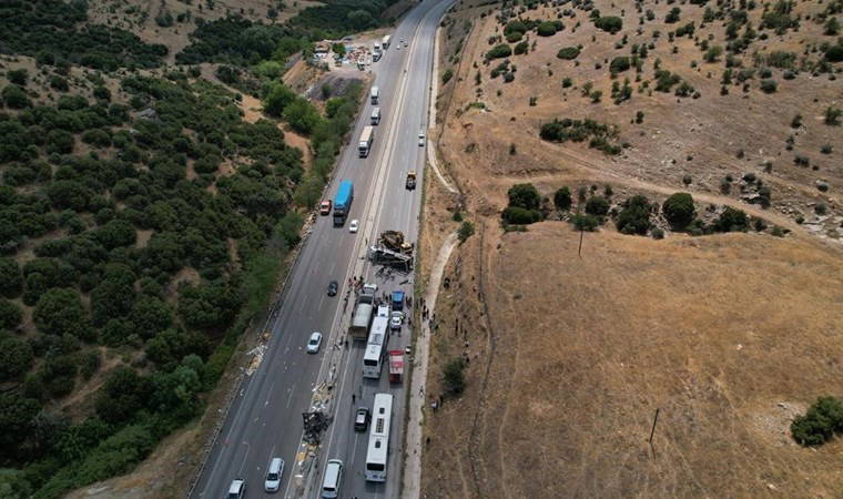 Tır yan yattı, yol 3 saat kapalı kaldı!