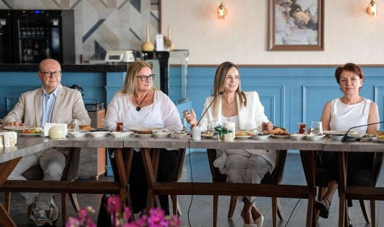 Başkanların eşleri “sokak hayvanları” için bir araya geldi