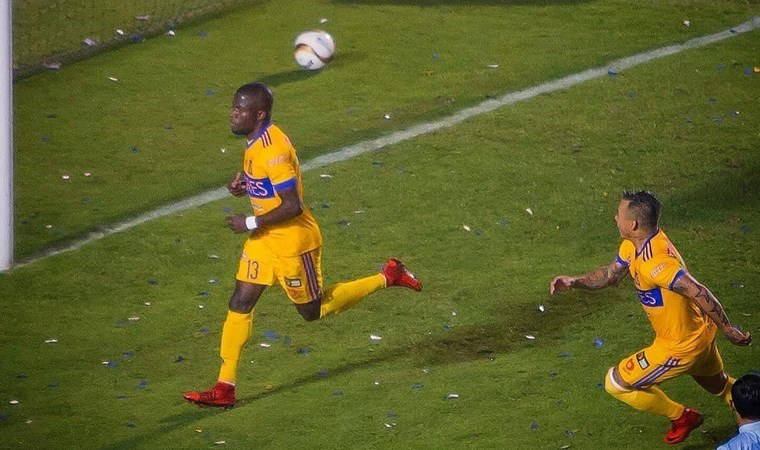 Eski Fenerbahçeli yıldız Enner Valencia'ya taraftar saldırısı!