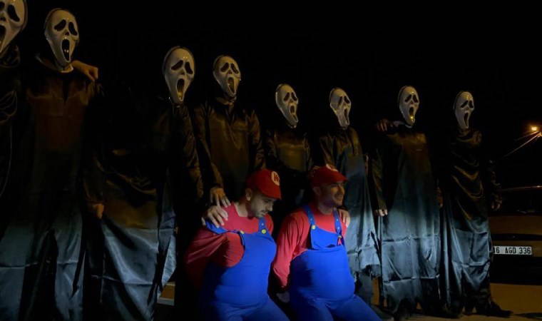 Görenler şaşkına döndü... Kılıktan kılığa girdiler: Damada sabaha kadar eziyet ettiler