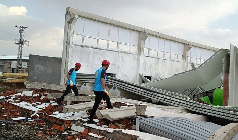 Hayvan çiftliği inşaatında çökme: 1 işçi öldü, 1 işçi yaralı