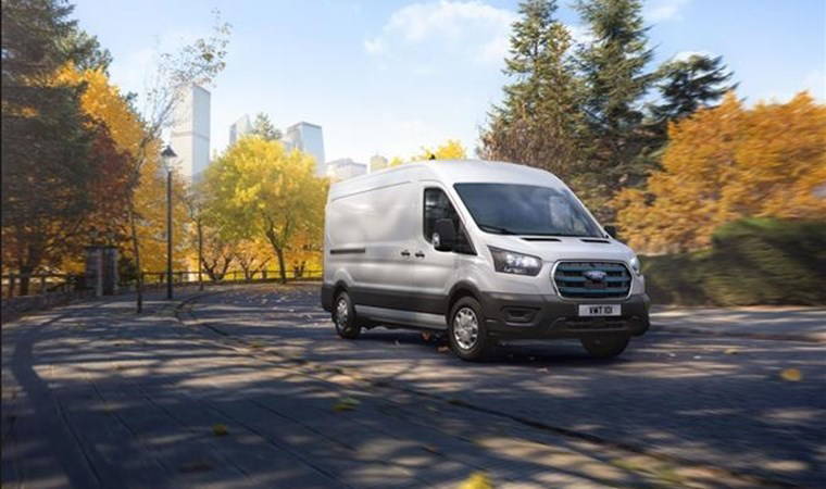 Ford Otosan'ın ürettiği Transit yenilendi: Türkiye'nin ilk elektrikli ticari aracı!