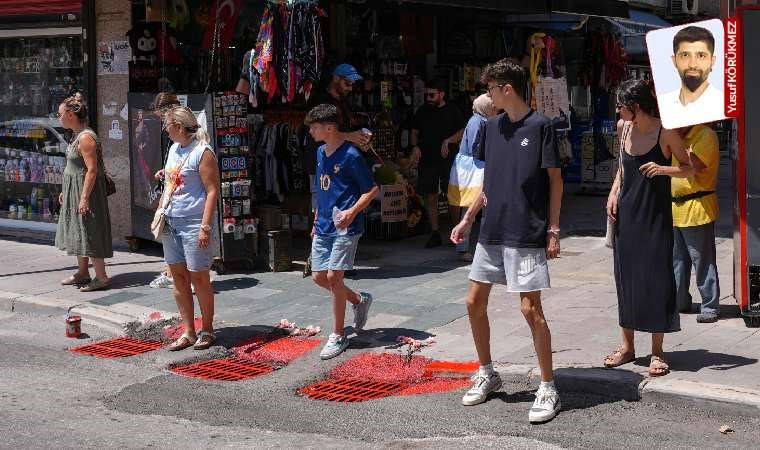 İzmir’de mazgallar kırmızıya boyandı