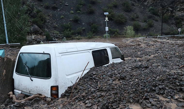 Erzurum'u sel vurdu: Okul, sağlık ocağı ve 10 ev hasar gördü