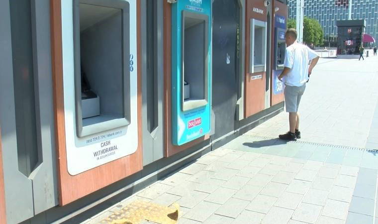 Yazılım kaynaklı sorun ATM'leri de etkiledi; yurttaşlar para çekemedi