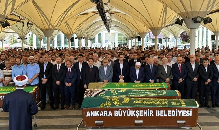 Temel Karamollaoğlu’nun annesi son yolculuğuna uğurlandı