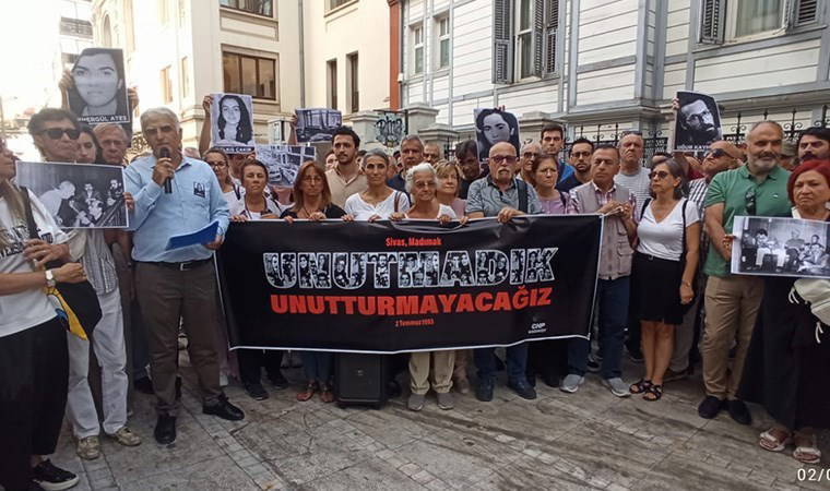 Kadıköy'de Madımak için gözyaşı: 'Madımak'ı unutturmayacağız'
