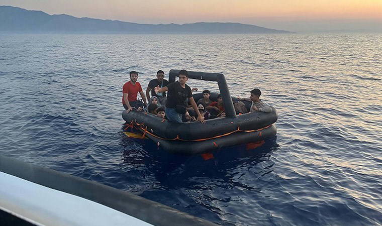 Datça'da 42 düzensiz göçmen kurtarıldı