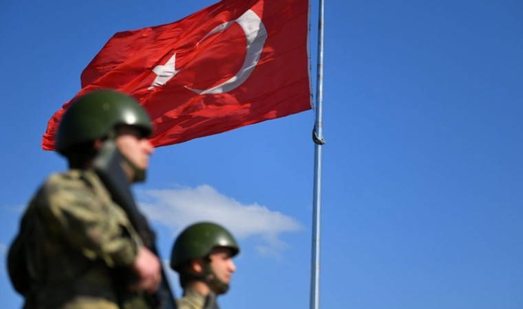 Yasadışı yollarla sınırları geçmeye çalışan 8 kişi yakalandı