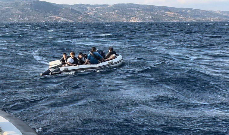Ayvacık açıklarında 10 kaçak göçmen kurtarıldı, 12 kaçak göçmen yakalandı (27 Temmuz 2024)