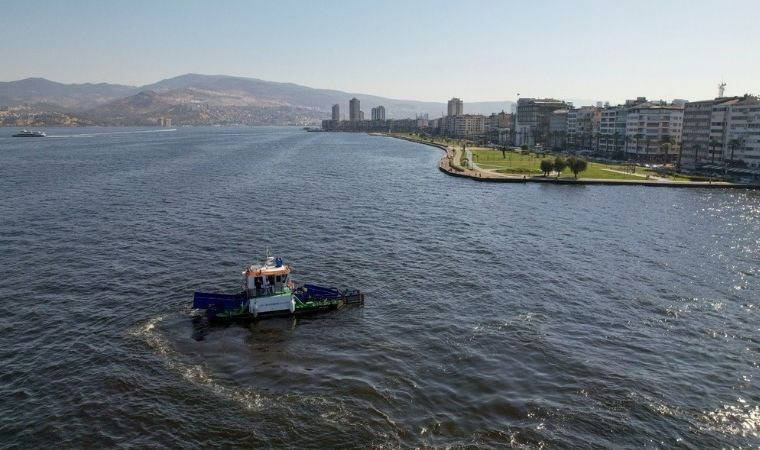 Deniz süpürgeleri İzmir Körfezi’ni temizliyor