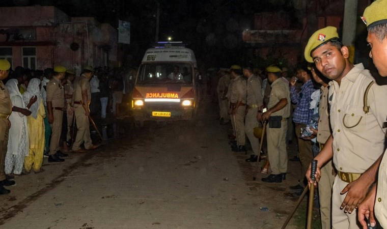 Hindistan'da izdihamda ölenlerin sayısı artıyor