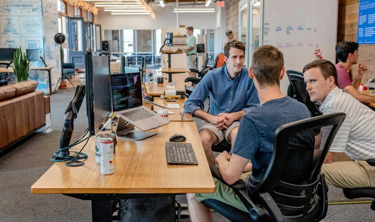 Yunanistan'da bazı şirketler altı gün çalışmaya geçiyor