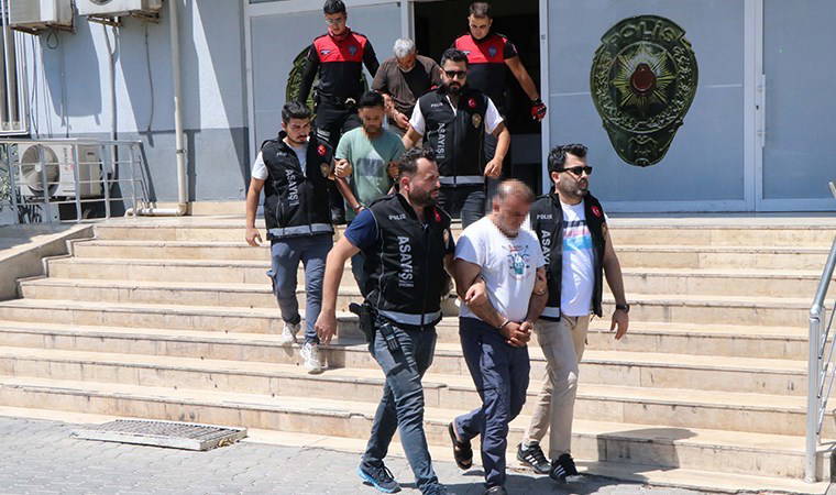 Şanlıurfa'da film gibi soygun... Polis kıyafetiyle evine gittikleri kuyumcuyu kelepçeleyip, 2 kilo 300 gram altın çaldılar!