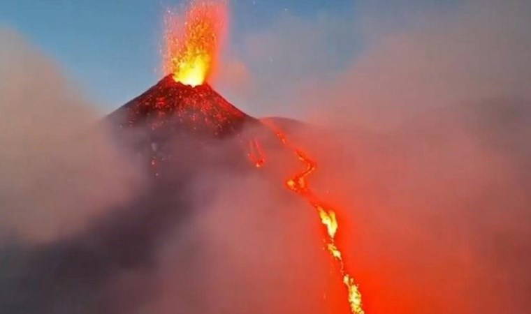 Etna Yanardağı faaliyete geçti