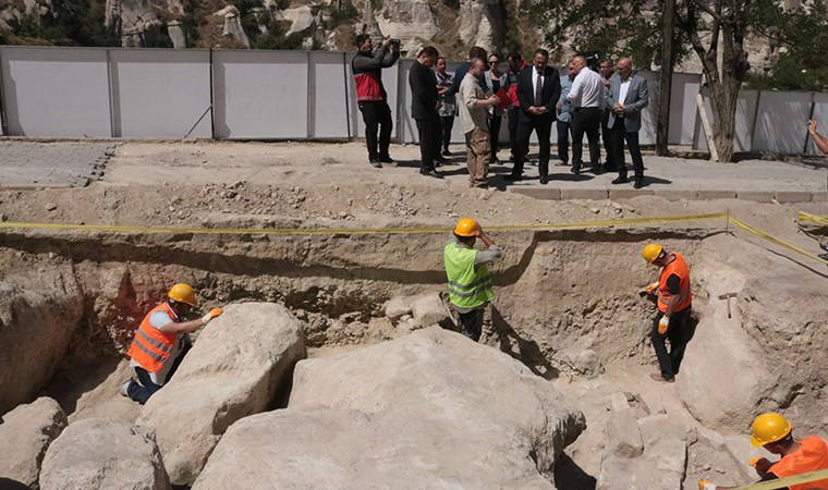 Kapadokya'da bir ilk: Karayolunun altından nekropol çıktı