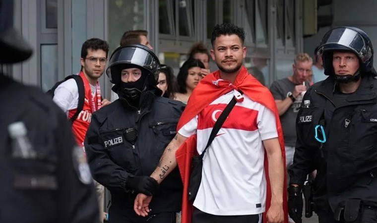 Berlin'de 'bozkurt' gerginliği