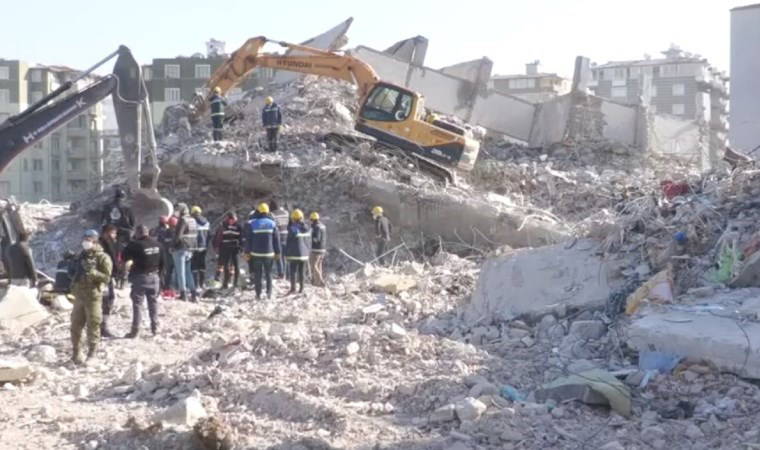 Depremde 219 kişiye mezar olmuştu... Atilla Eren Apartmanı davasında bilirkişi raporu: 'Beton kalitesi olması gerekenin yarısı...'