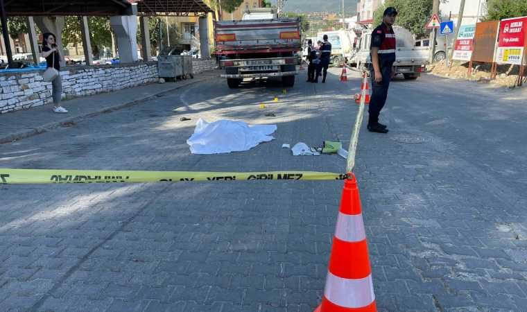 Muğla'da işine giden kadın TIR'ın altında kalarak hayatını kaybetti