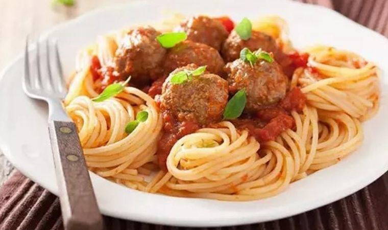 Lezzetli bir ikili: Köfteli spagetti tarifi
