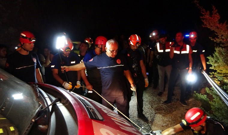 100 metreden aşağıya uçtular: Karı-koca hayatını kaybetti
