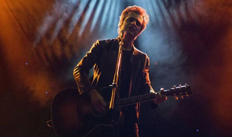 Teoman'ın 30 yıllık gitarını sattı: Geliri Çocuk Esirgeme Kurumu'na bağışlanacak!