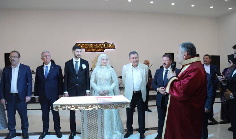 Mansur Yavaş ile Melih Gökçek nikah masasında bir araya geldi