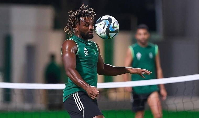 Adı Fenerbahçe ile anılıyordu: Allan Saint-Maximin'den flaş paylaşımlar!