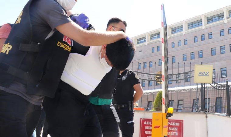 Önüne geleni bıçaklamıştı