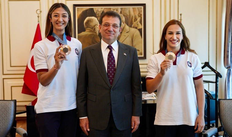 Ekrem İmamoğlu, İBB Spor Kulübü'nün olimpiyat madalyalı sporcularını ağırladı