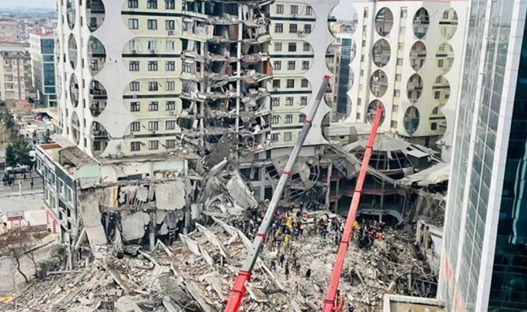 Depremde 89 kişiye mezar olmuştu...